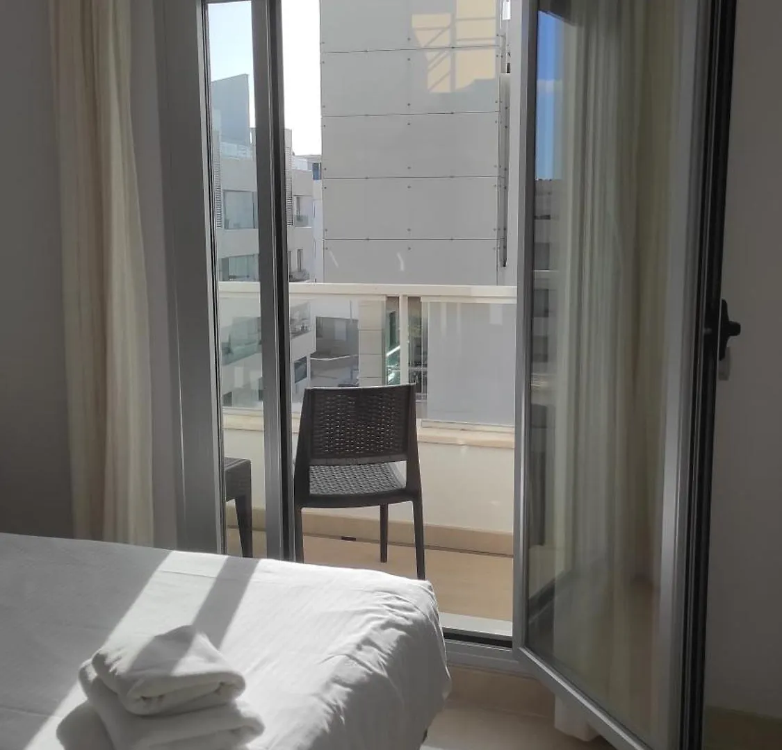 Deluxe 3 Bedroom By Aqua Apartments, Marbella Apartment